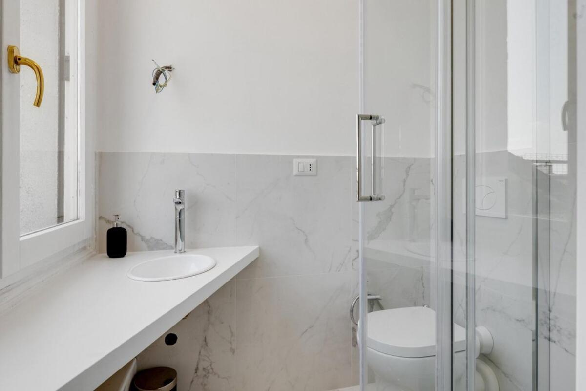Homeby, Cozy Penthouse Apartment Milão Exterior foto